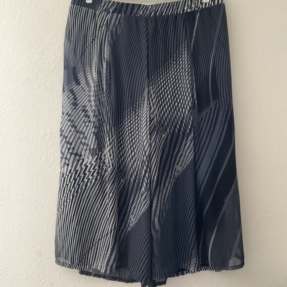 NEW DIRECTION WIDE LEG CAPIS PLUS 2X LIKE NEW - Picture 4 of 10